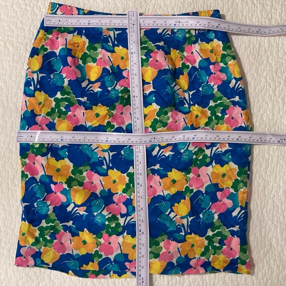 Vintage Bright Floral Knee-Length Silk Skirt | 80s Ladies | Resortwear - Picture 3 of 11